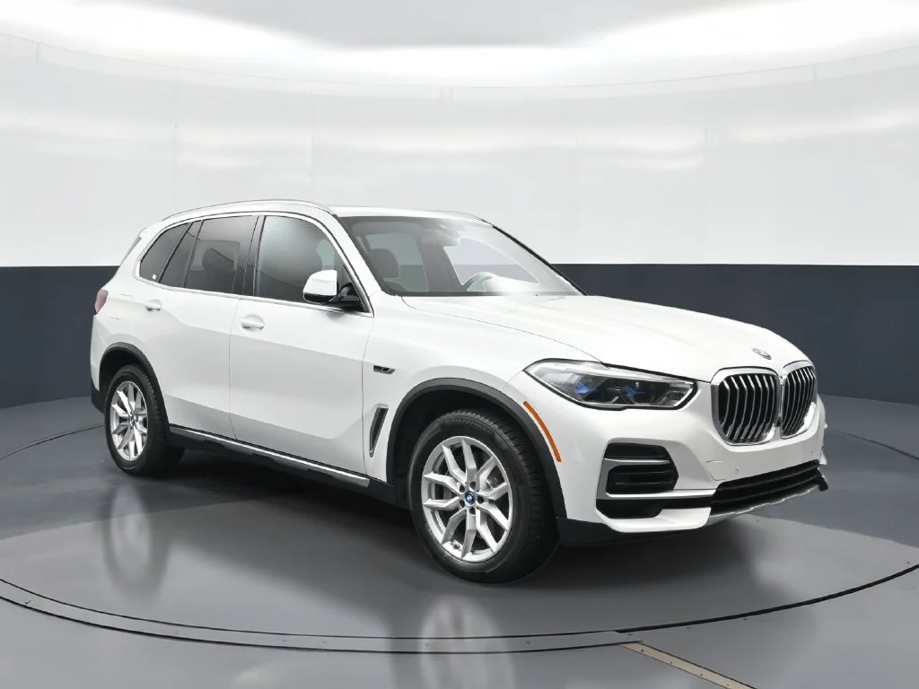 Used 2023 Mineral White Metallic BMW xDrive45e image 13
