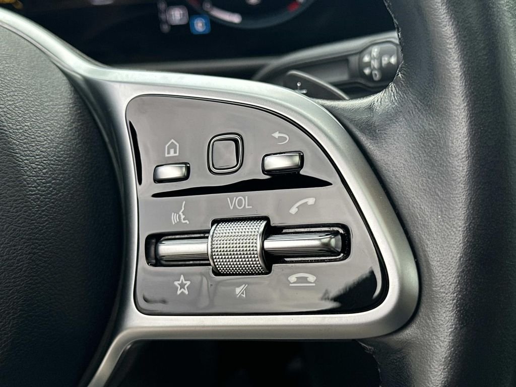 Used 2023  Mercedes-Benz GLB 250 image 27