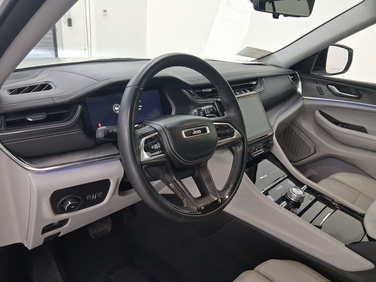 2023 Jeep Grand Cherokee Overland - Photo 22