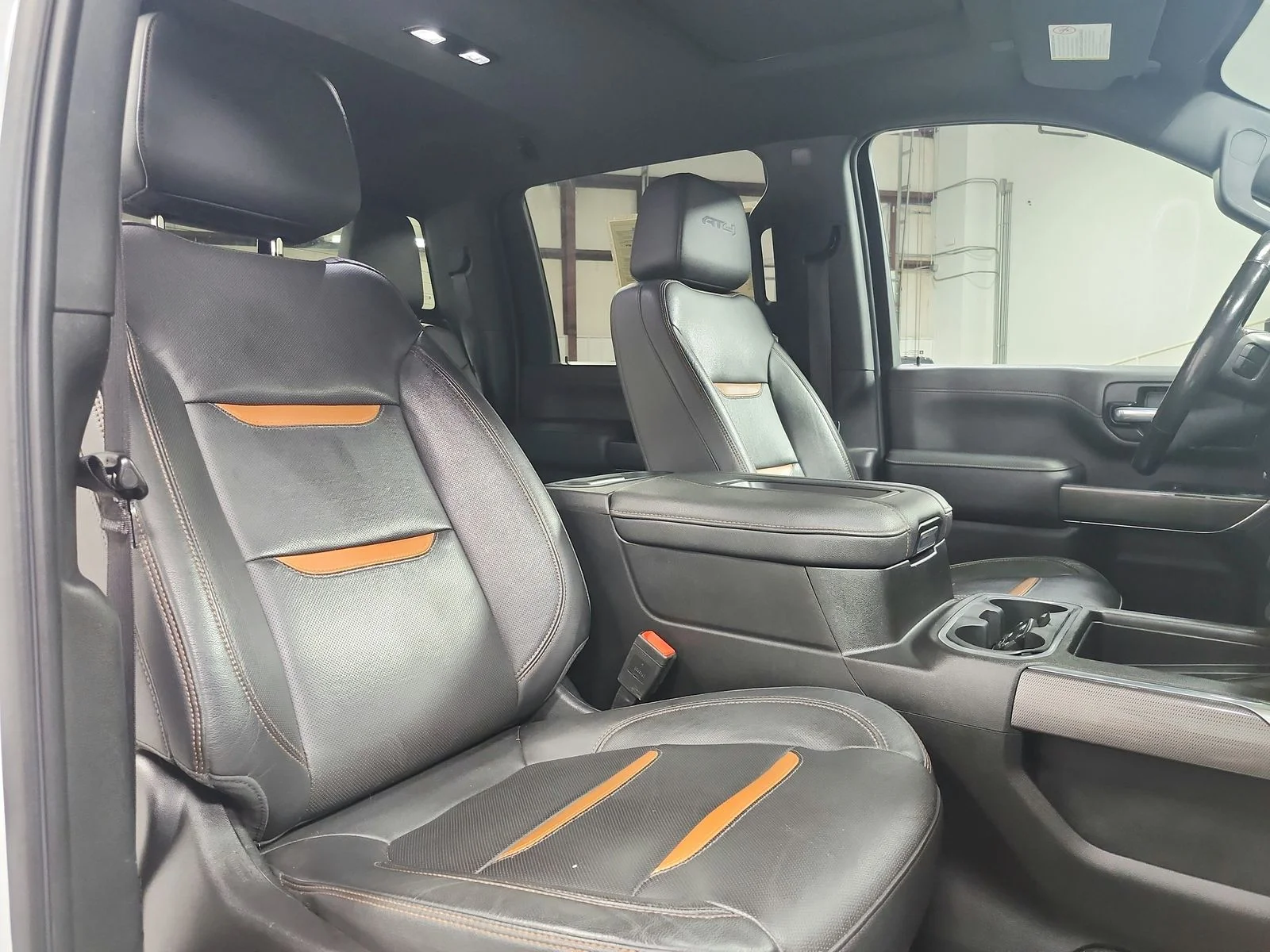 Used 2022 White GMC AT4 image 48