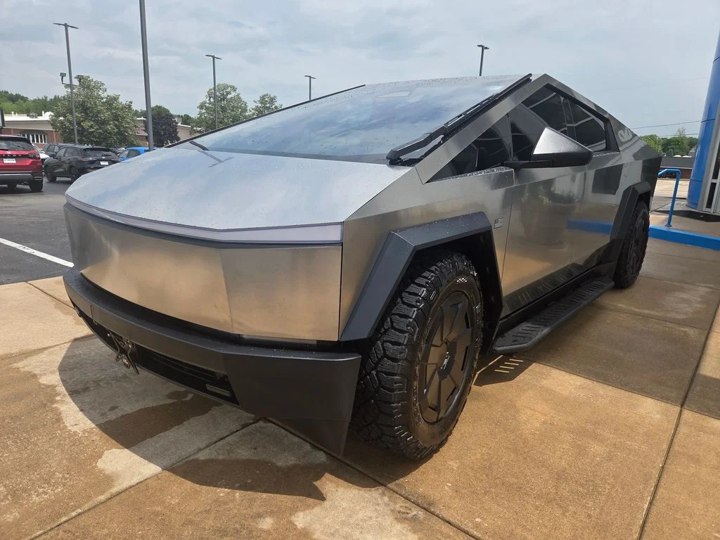 2024 Tesla Cybertruck All-Wheel Drive's photo
