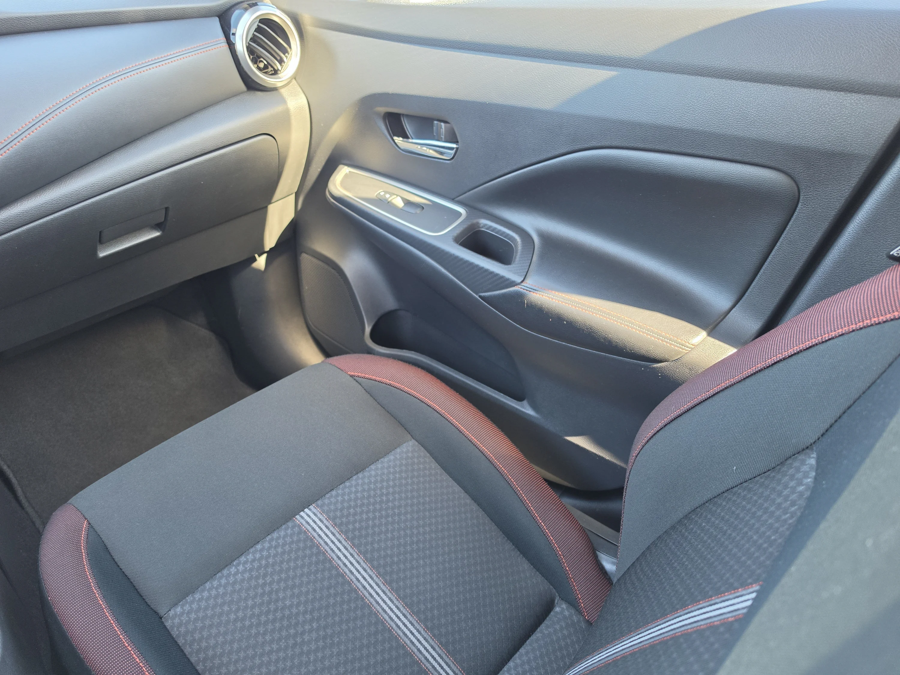 Used 2025 Super Black Nissan SR image 21