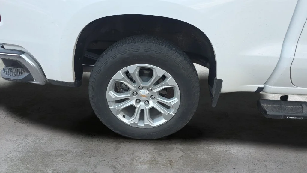 Used 2025 White Chevrolet LTZ image 23