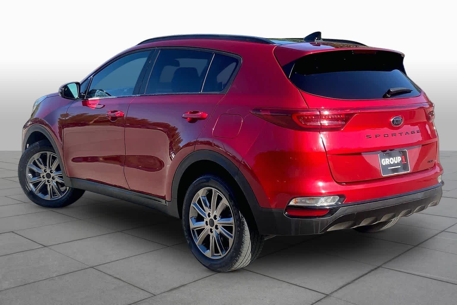 Used 2022 Hyper Red Kia Nightfall image 11
