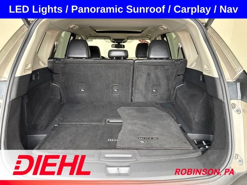 Used 2021 Gold Nissan Platinum image 9