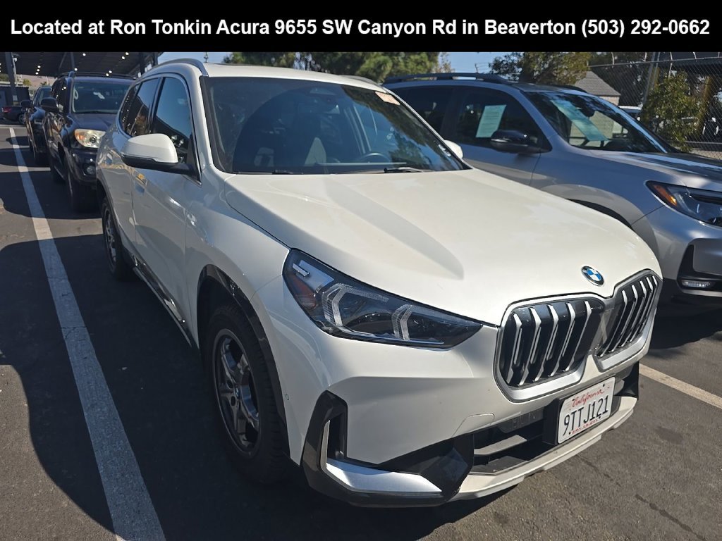 Used 2025 Mineral White Metallic BMW xDrive28i image 1