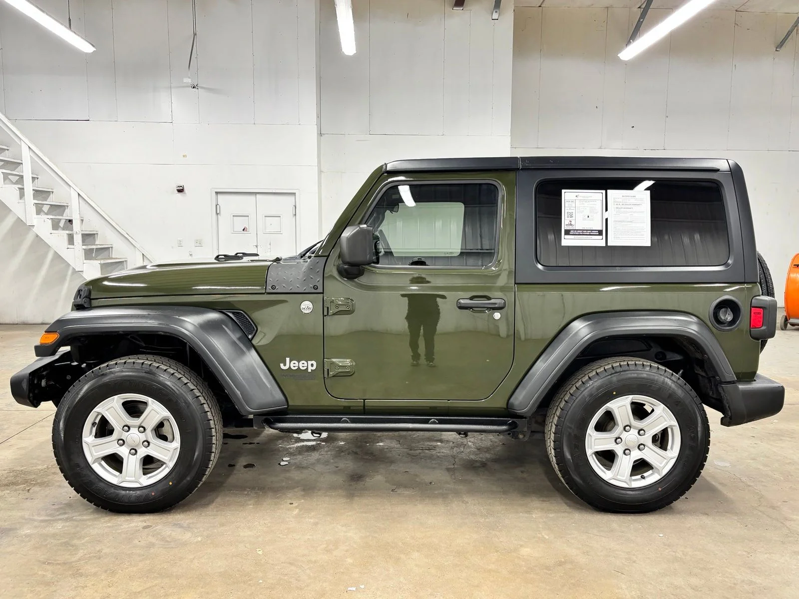 Used 2020 Green Jeep Sport S image 4