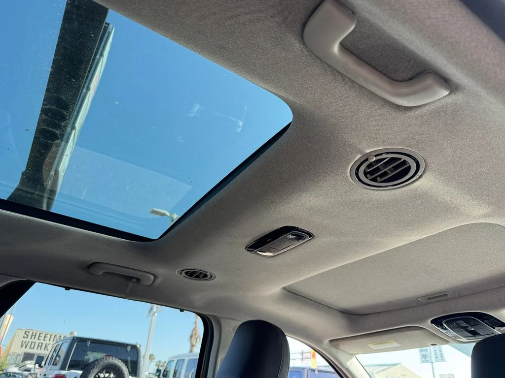 Used 2021 White Hyundai Limited image 19