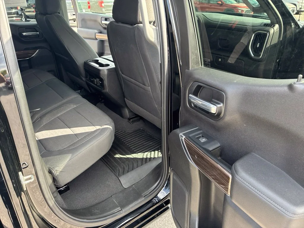Used 2019 BLACK Chevrolet RST image 35