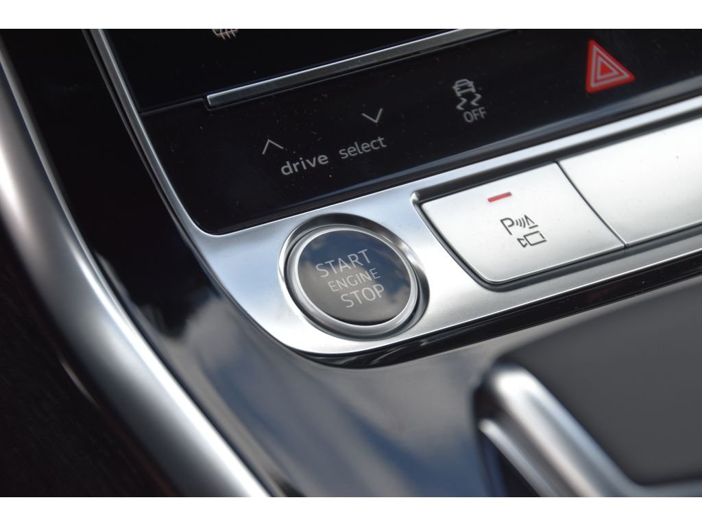 Used 2025 Gry Audi Premium Plus image 37