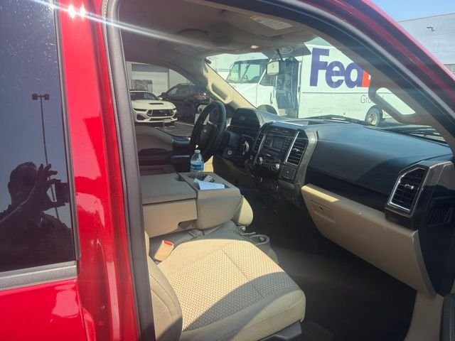 Used 2016  Ford XLT image 2