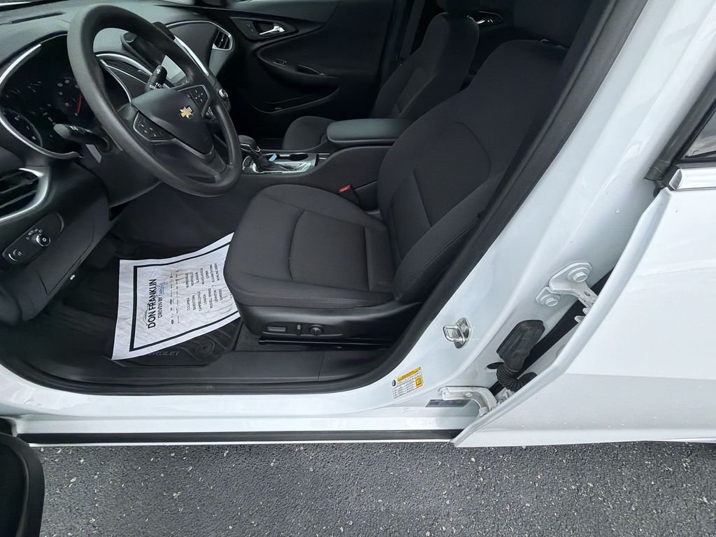 Used 2022 White Chevrolet LS image 12