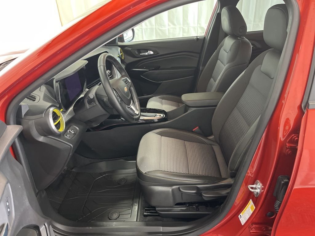 2024 Chevrolet Trax LT - Photo 3