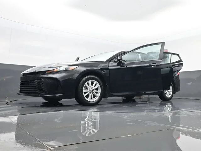 Used 2025  Toyota LE image 31