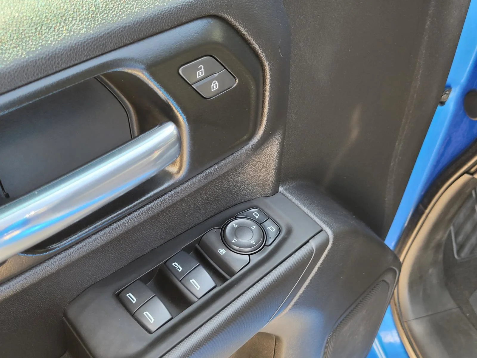 Used 2025 Riptide Blue Metallic Chevrolet Custom image 20