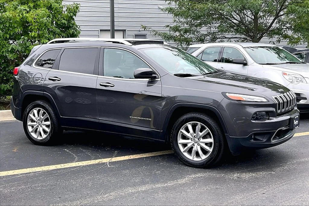 Used 2016 Gray Jeep Limited image 37