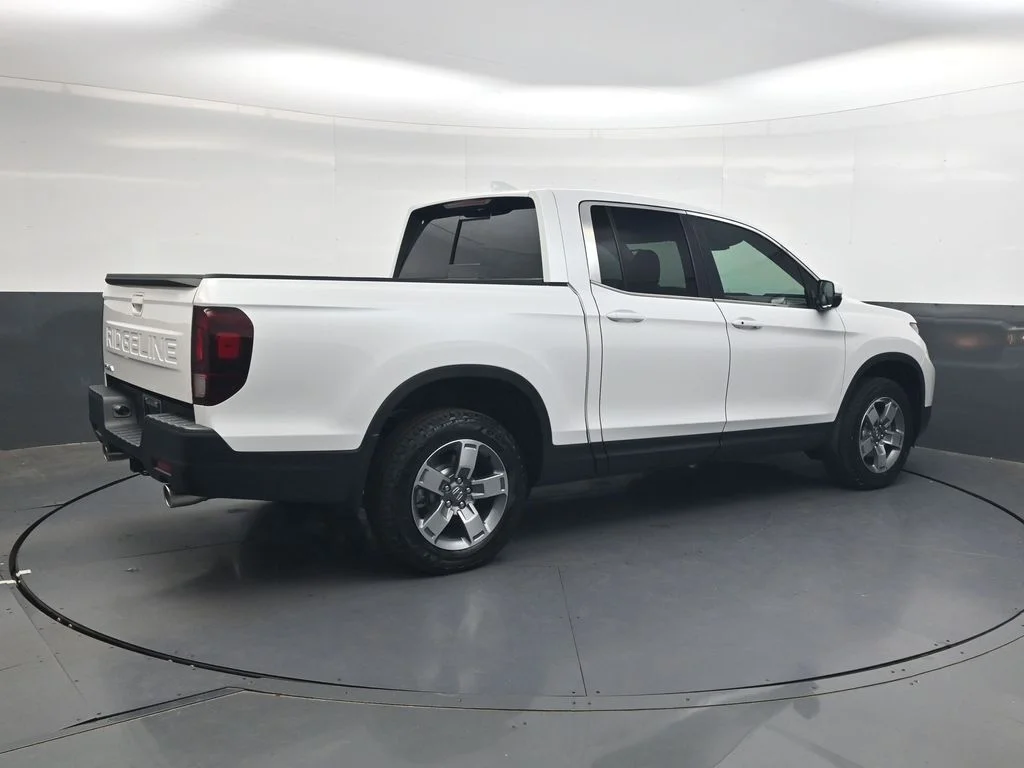 New 2026 Platinum White Pearl Honda RTL image 4