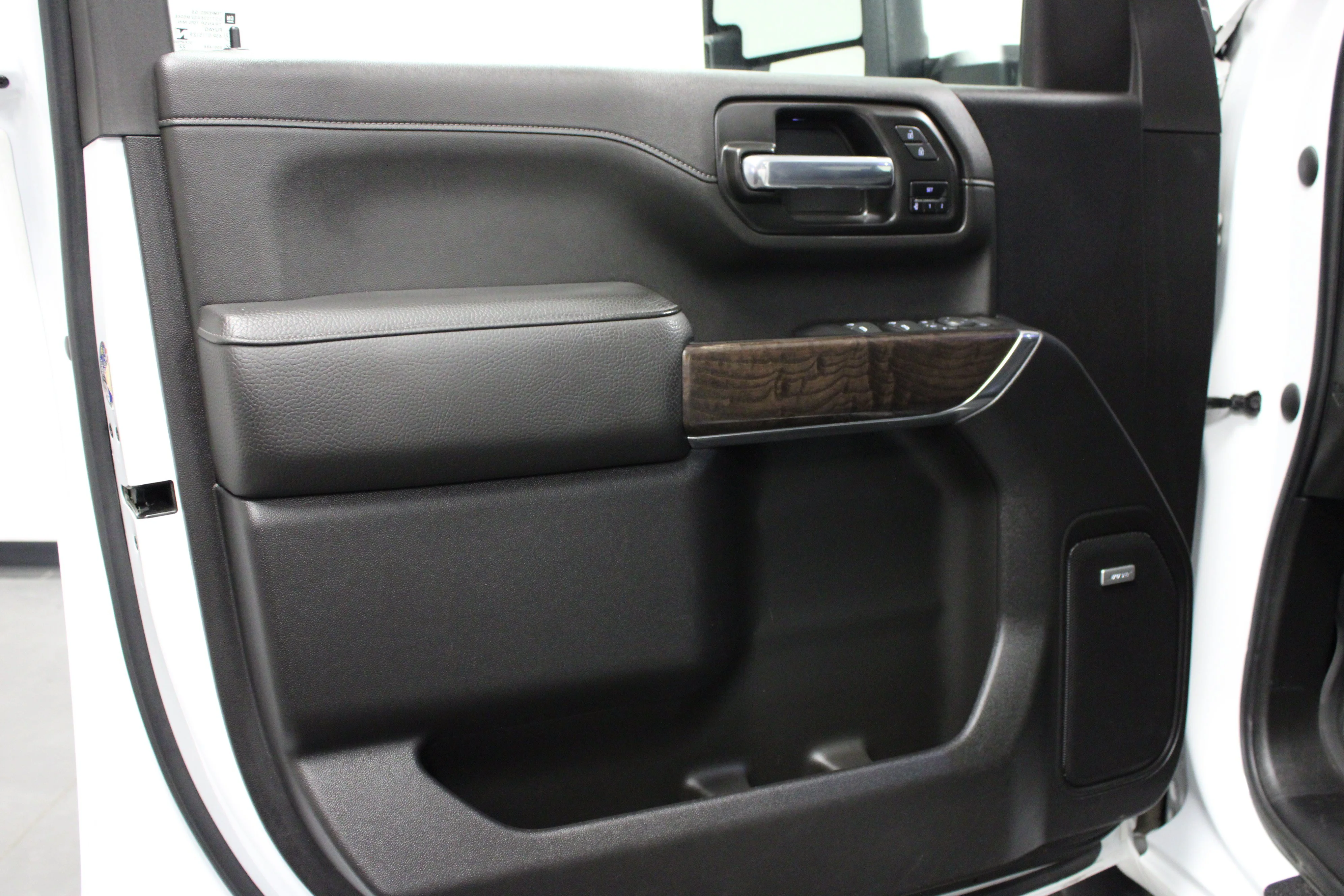 Used 2023 Summit White GMC Denali image 11