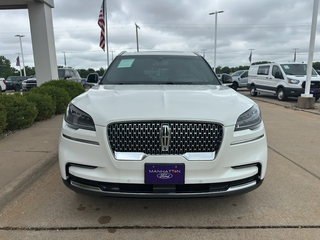 Used 2023 Pristine White Metallic Tri-Coat Lincoln Reserve image 13