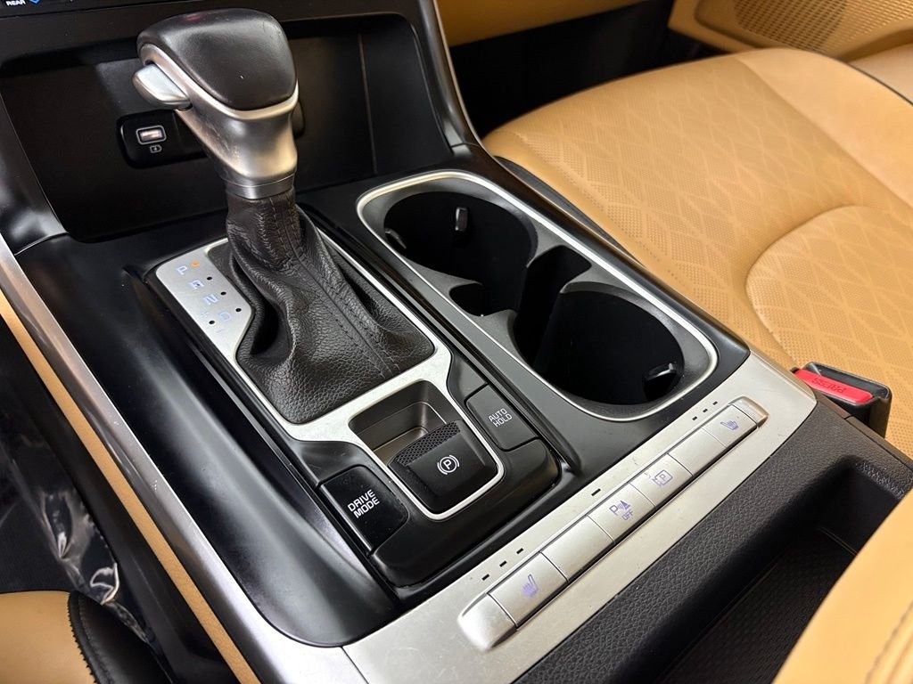 Used 2022 Black Kia LXS image 32