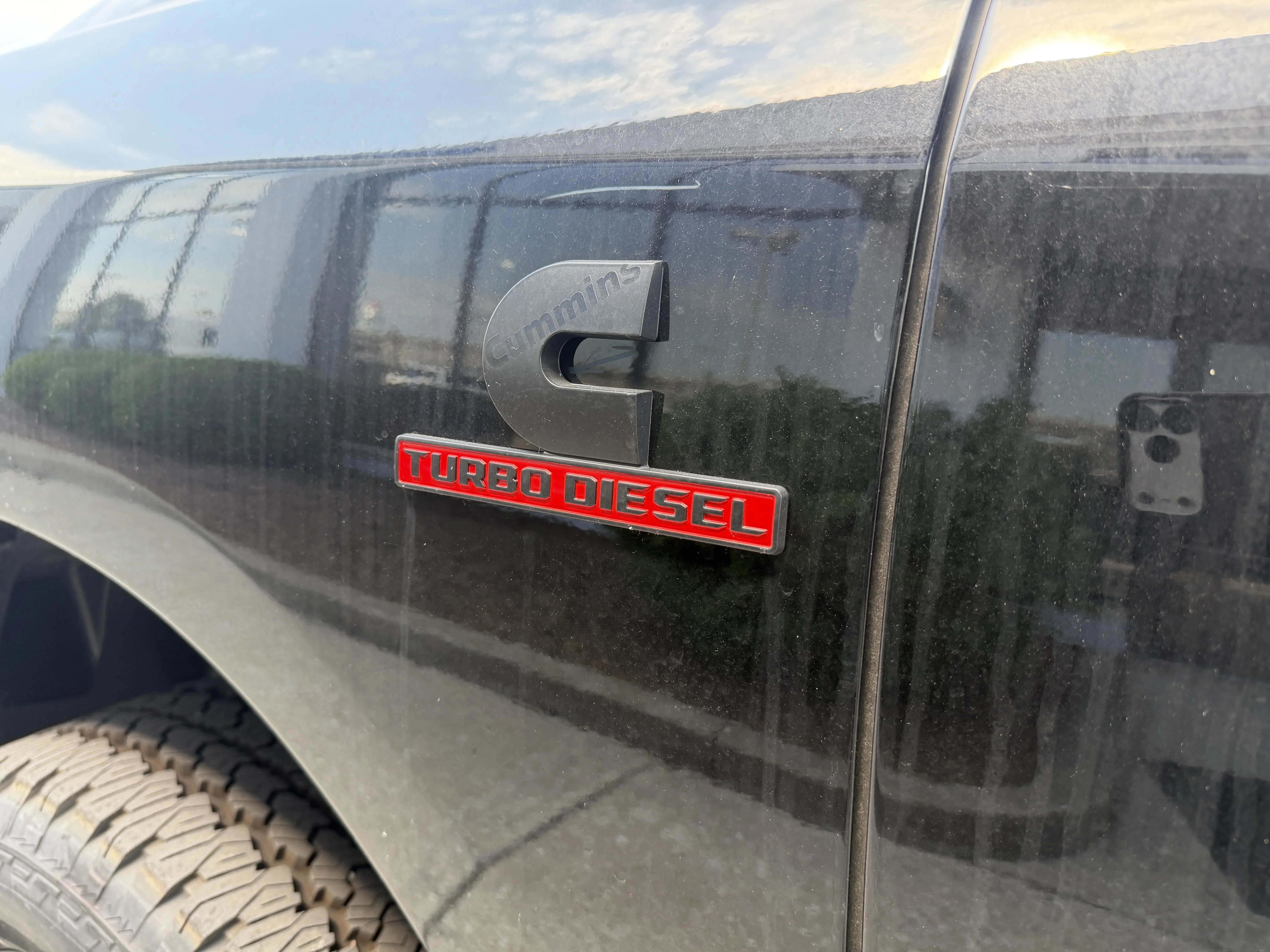 New 2026 Diamond Black Crystal Pearl-Coat Exterior Paint RAM Laramie image 14