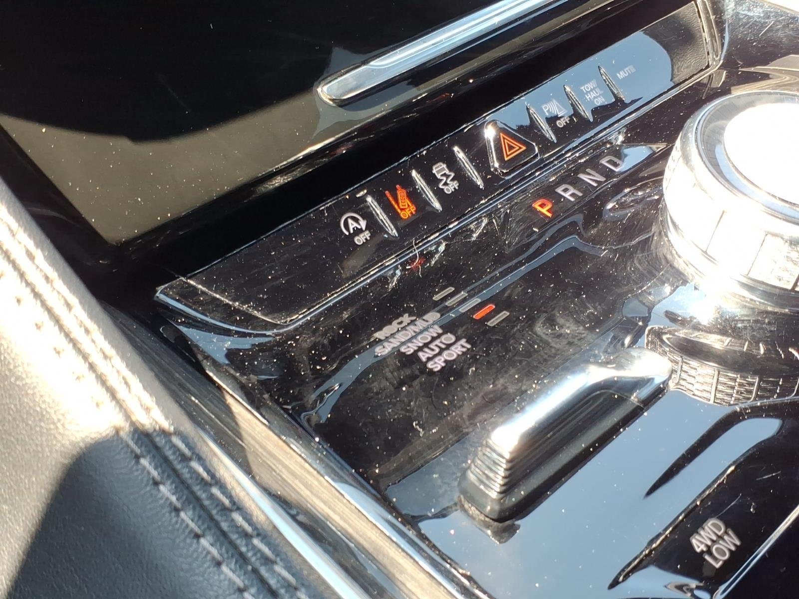 Used 2022 Diamond Black Crystal Pearlcoat Jeep Series III image 7