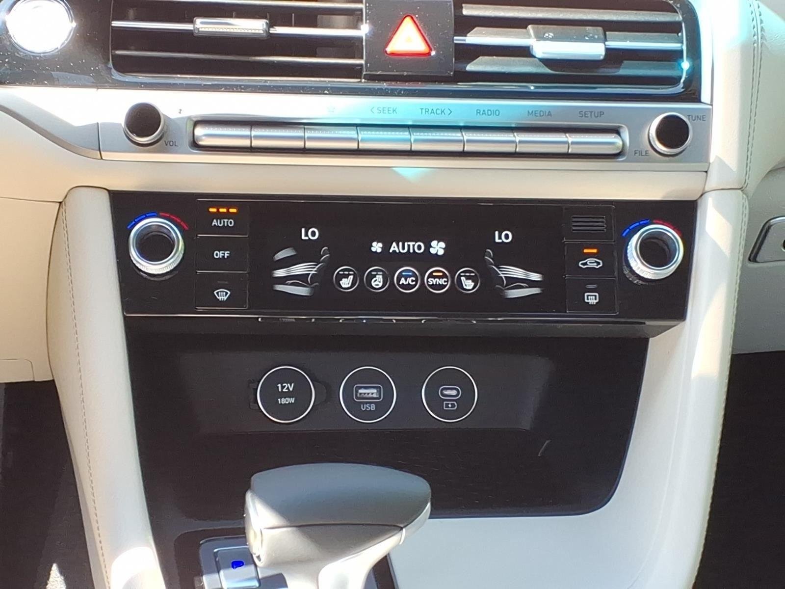 2026 GENESIS G70 Standard - Photo 23