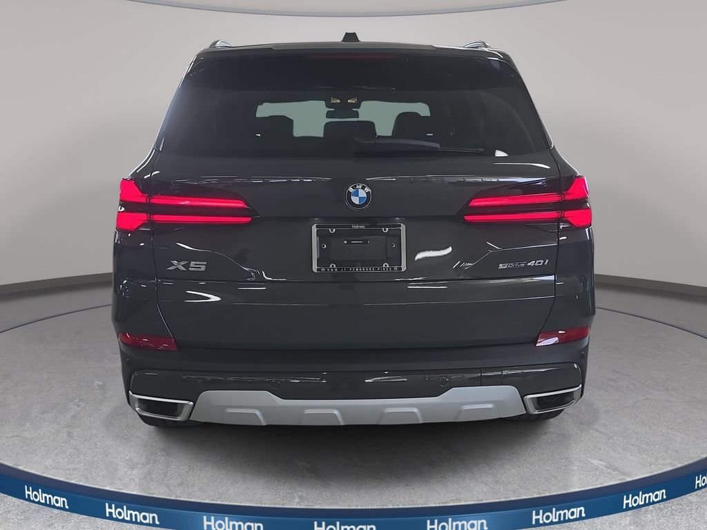 New 2026 Dravit Grey Metallic BMW sDrive40i image 5