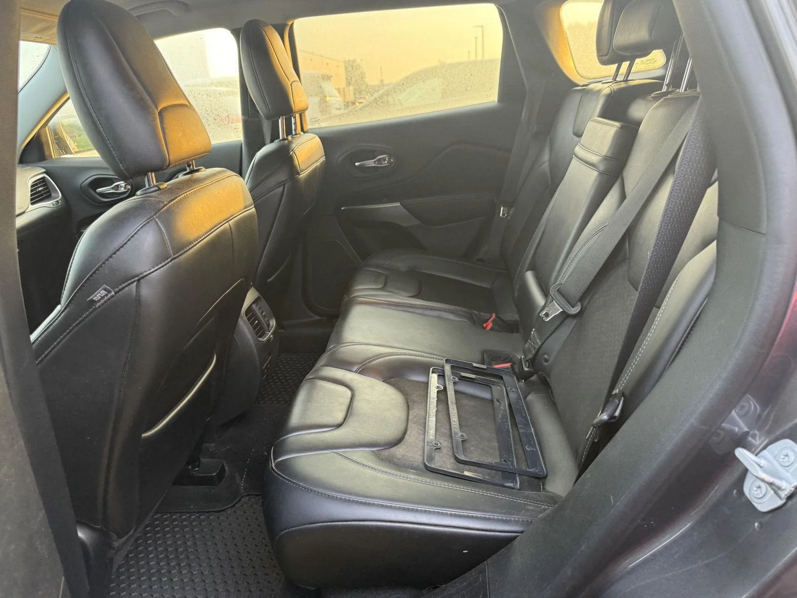 Used 2019 Granite Crystal Metallic Clearcoat Jeep Latitude Plus image 8