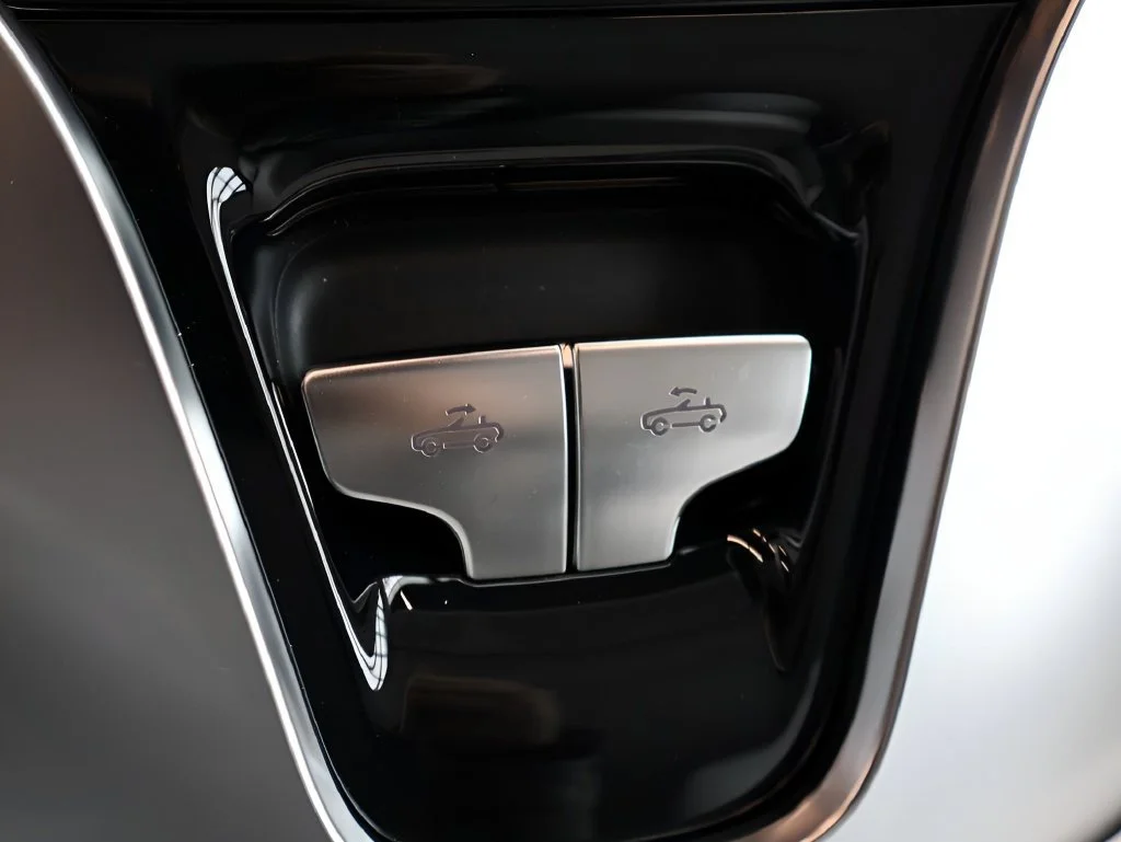 New 2026 MANUFAKTUR moonlight white magno (White Ambiance) Mercedes-Benz Maybach SL 680 image 86