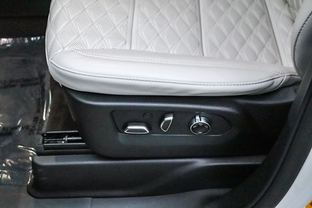 Used 2025 Crystal White Cadillac V-Series image 25