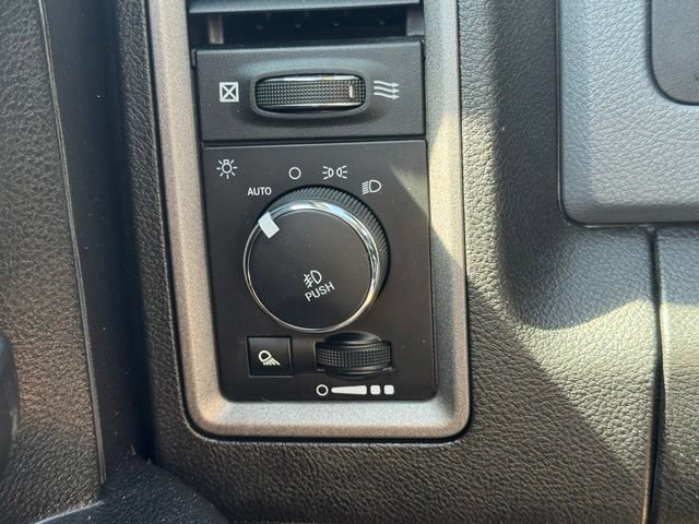 2019 RAM Ram 1500 Classic Express - Photo 36