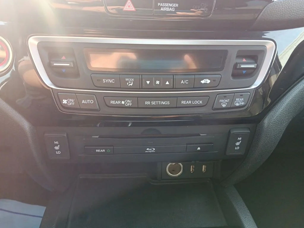 Used 2017 White Diamond Pearl Honda Touring image 22