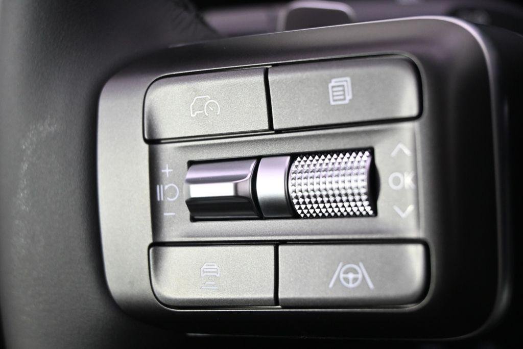 New 2026 Silver Metallic Hyundai SEL AWD image 31