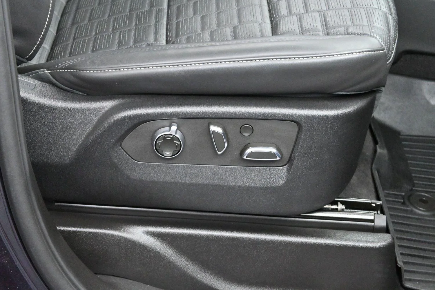 Used 2024 Galactic Gray Metallic Cadillac Premium Luxury Platinum image 37