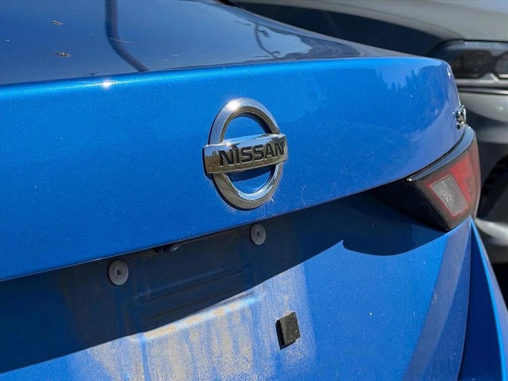 Used 2022 Blue Nissan SV image 15