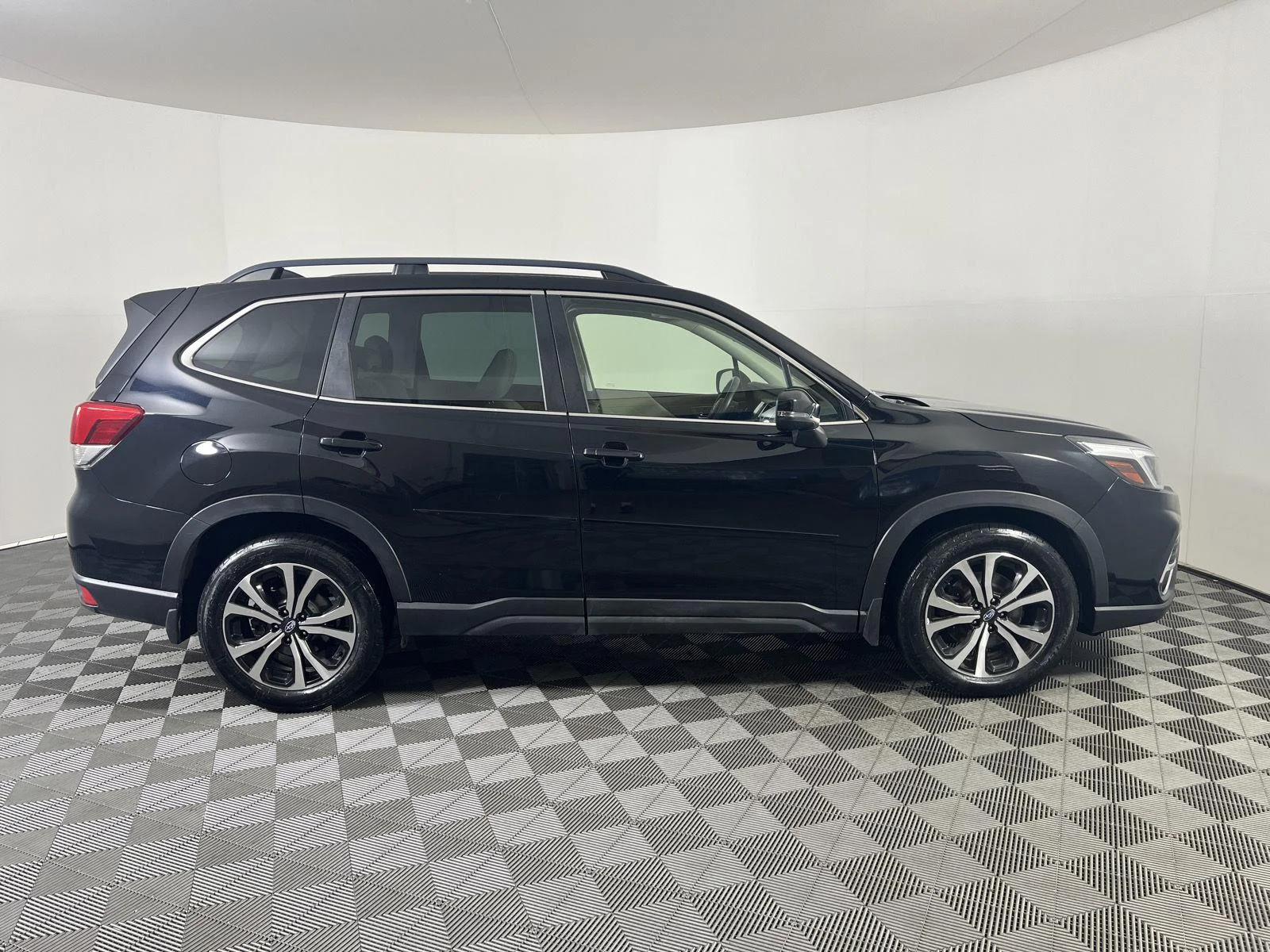 Used 2021 Crystal Black Silica Subaru Limited image 2