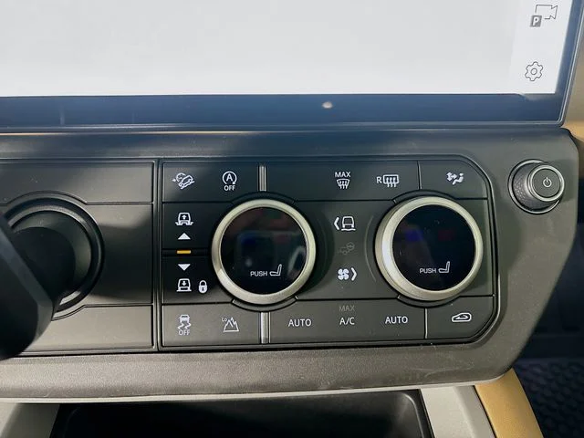 Used 2026  Land Rover X image 17