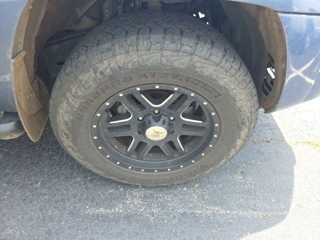 Used 2004 Pacific Blue Metallic Toyota SR5 image 9