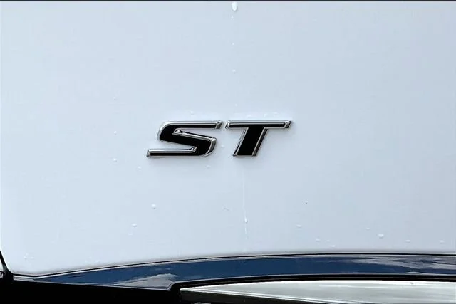 New 2026 Summit White Buick Sport Touring image 9