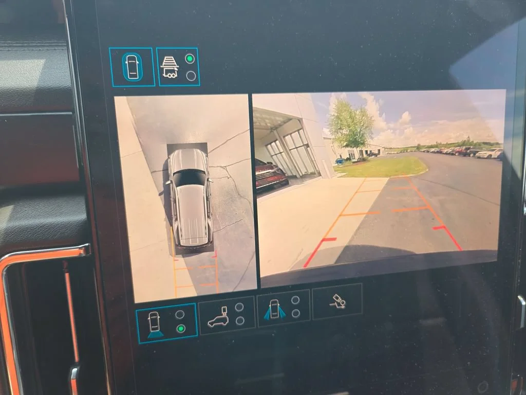 2025 GMC Yukon Denali - Photo 19