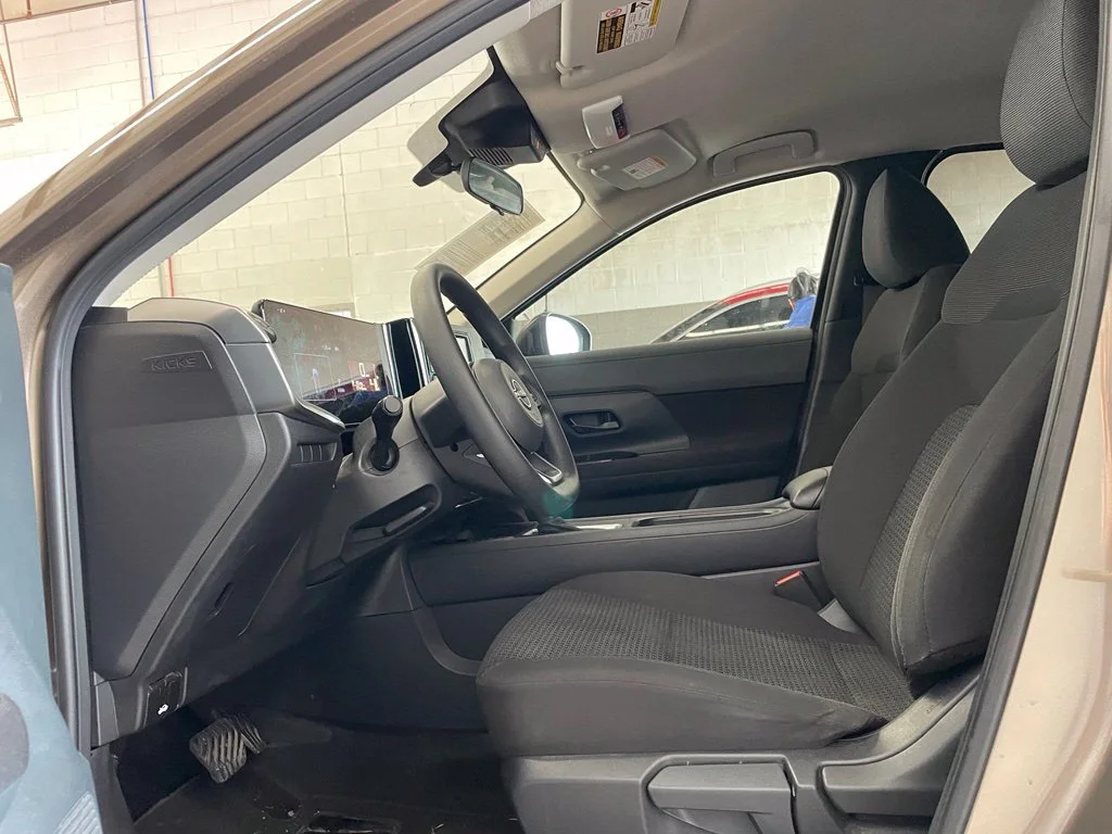 Used 2025 Brown Nissan S image 10