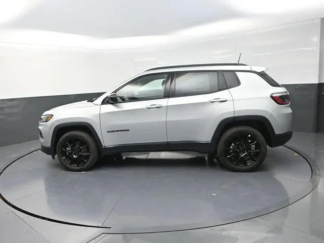 New 2026 Silver Zynith Metallic Clear-Coat Exterior Paint Jeep Latitude image 7