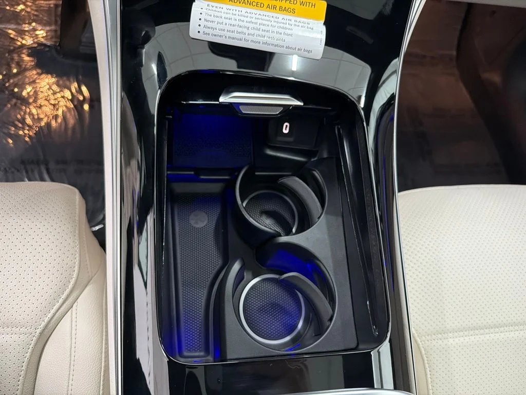 New 2027 White Mercedes-Benz GLC 300 image 18
