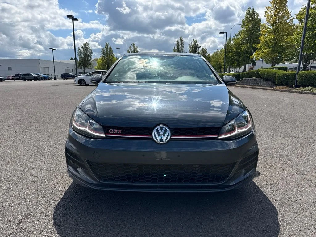 Used 2019 Night Blue Metallic Volkswagen 2.0T SE image 2