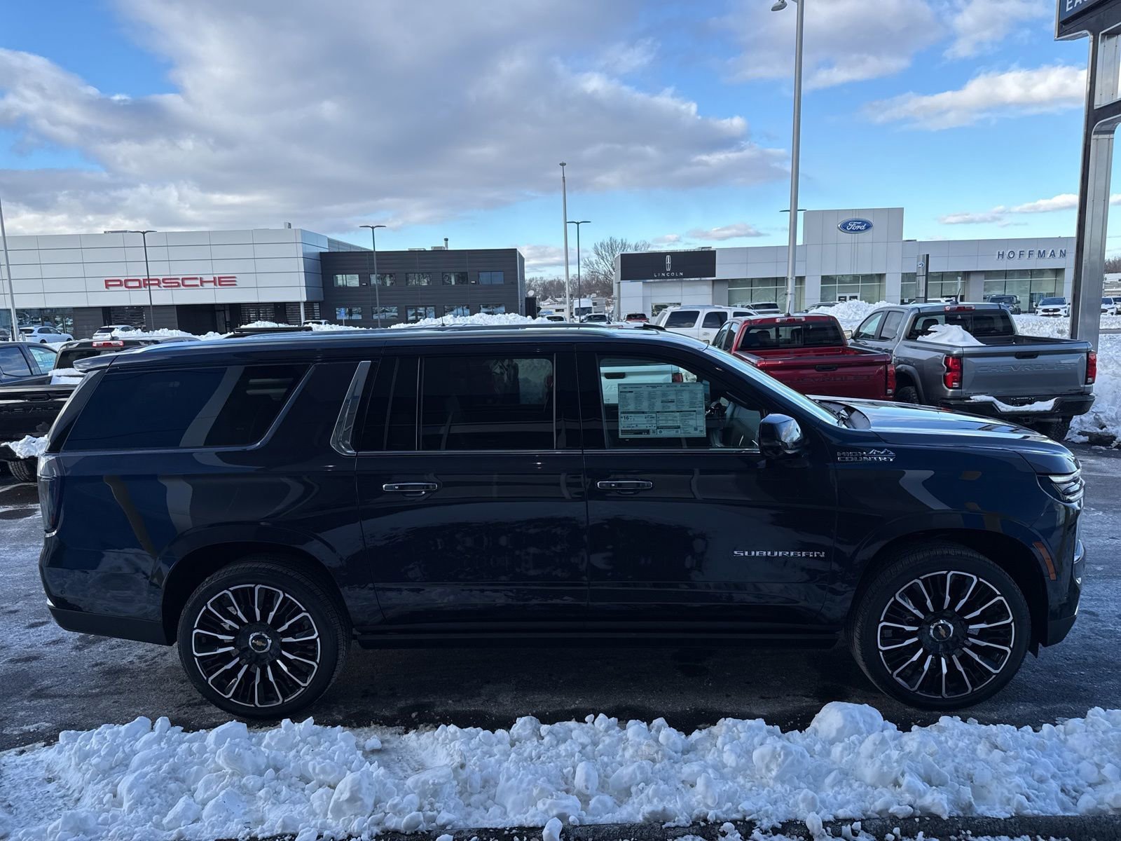 New 2026 Dark Ash Metallic Chevrolet High Country Deluxe with 24in Wheels - Panoramic Sunroof - Super Cruise - Technology & Entertainment image 5