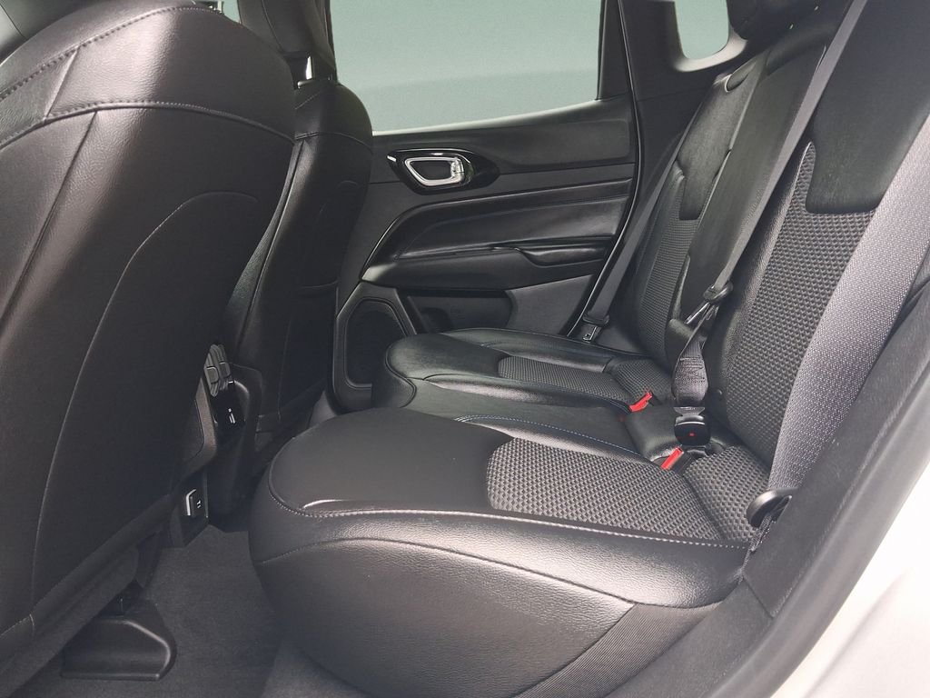 Used 2025 Silver Jeep Latitude image 24