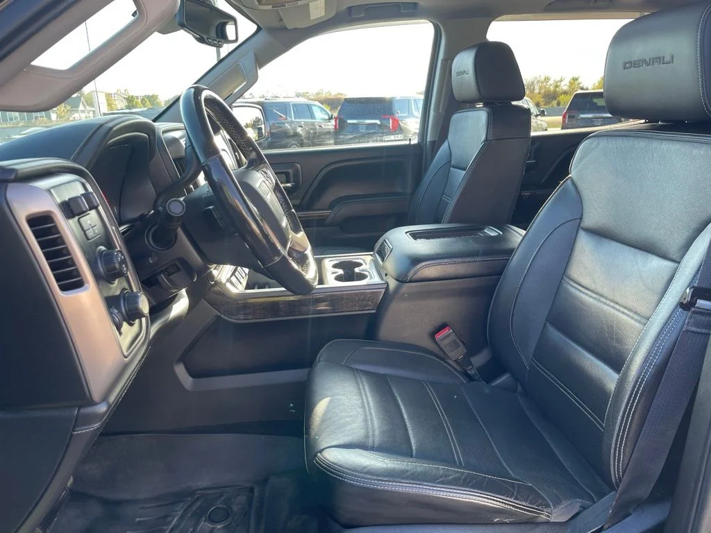Used 2016 Black GMC Denali image 27