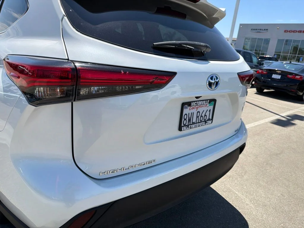 Used 2021 White Toyota XLE image 13