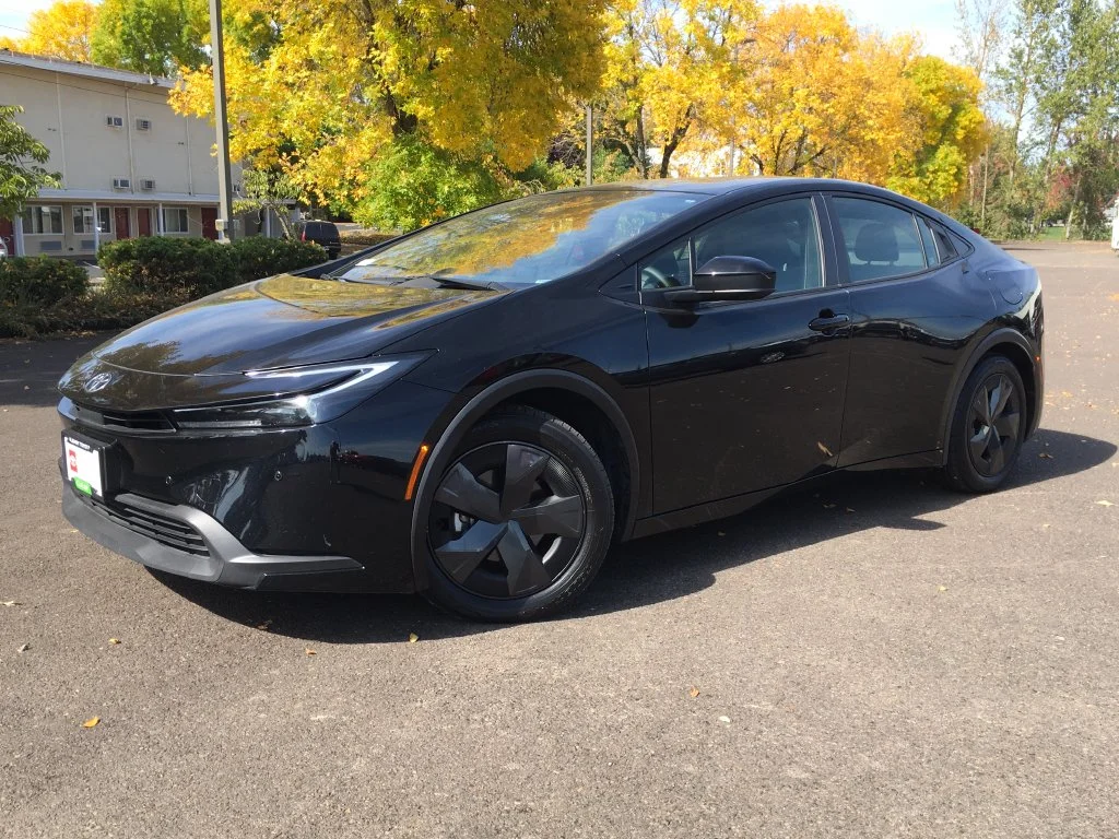 2025 Toyota Prius LE